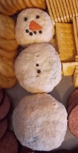 088 e1389072785306 153x300 Cheese ball snowman recipe